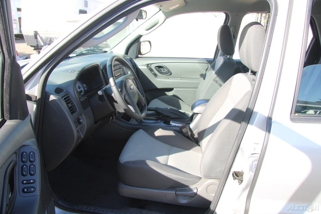 2007 Ford Escape - Image 12 of 21