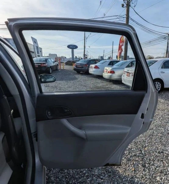 2007 Ford Focus 1st Gen - Image 9 of 12