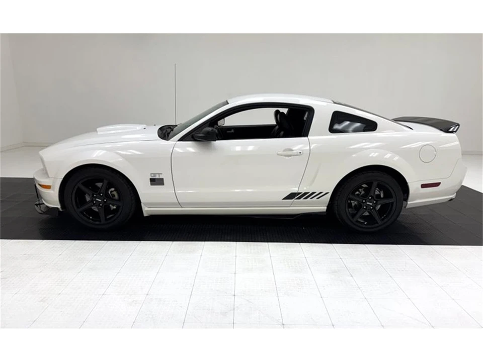 2007 Ford S197 Mustang - Image 2 of 31