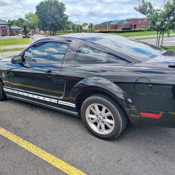 2007 Ford Mustang Deluxe Coupe 2D