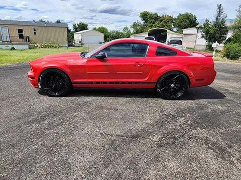 2007 Ford Mustang Deluxe Coupe 2D