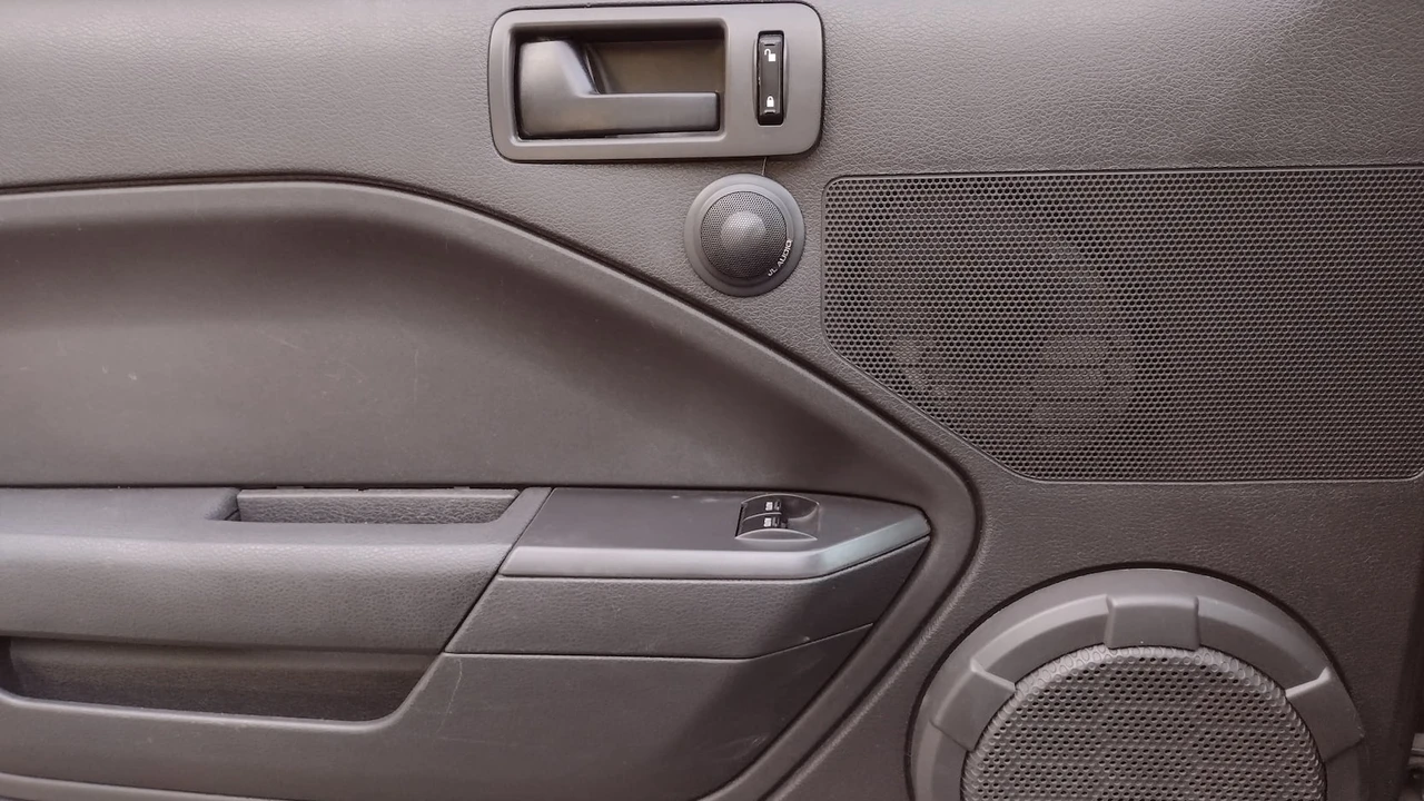 2007 Ford S197 Mustang - Image 8 of 11