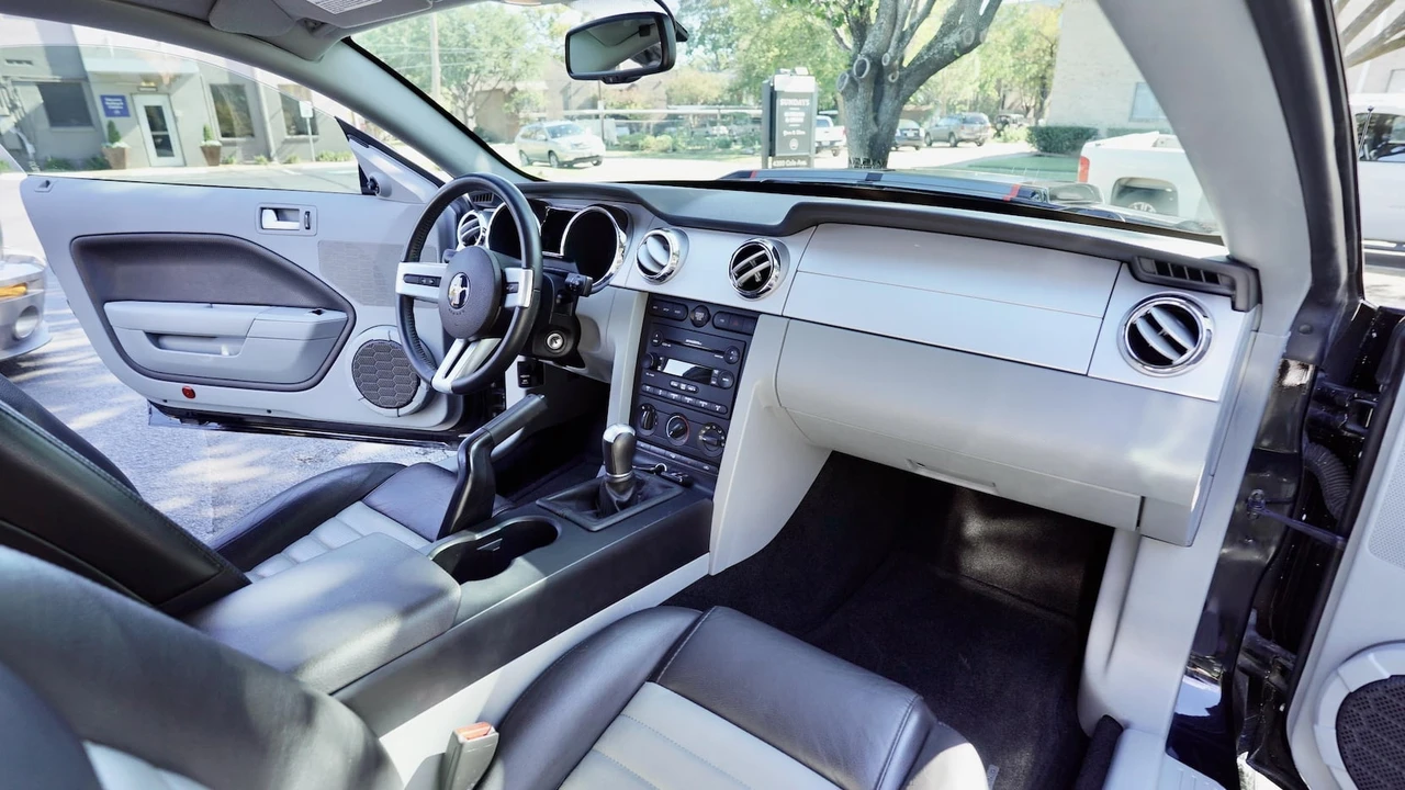 2007 Ford S197 Mustang - Image 8 of 31