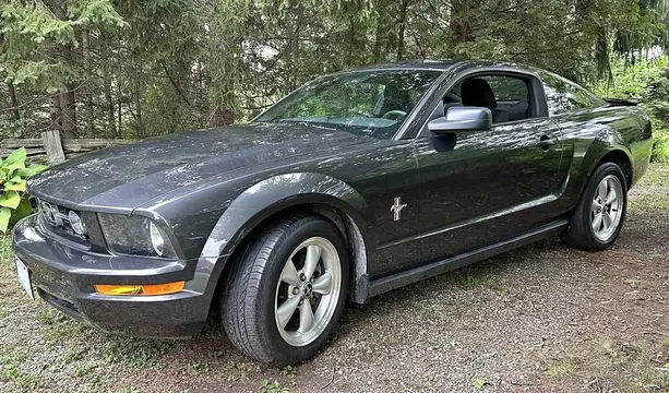 2007 Ford Mustang V6 Pony Package