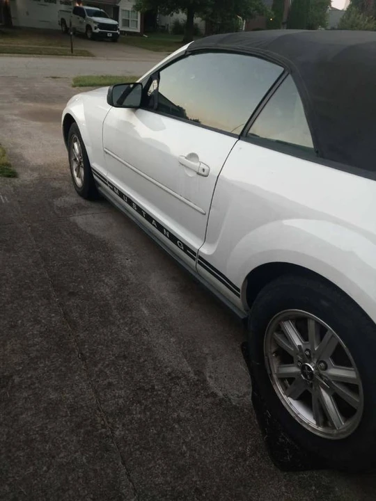 2007 Ford S197 Mustang - Image 2 of 12
