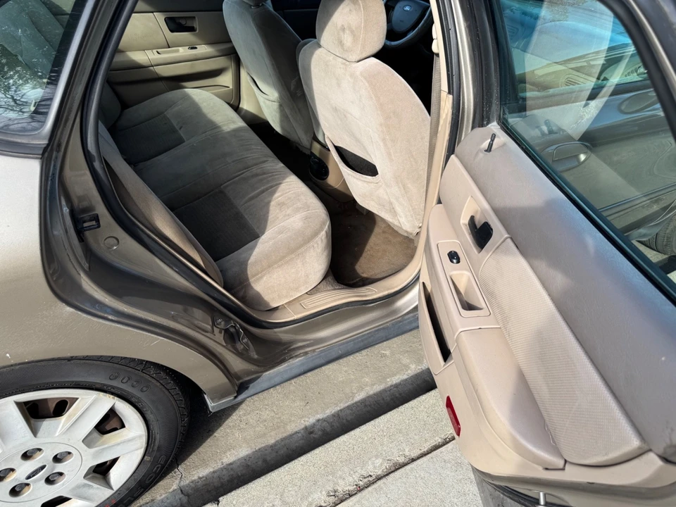 2007 Ford Taurus 4th Gen - Image 16 of 21