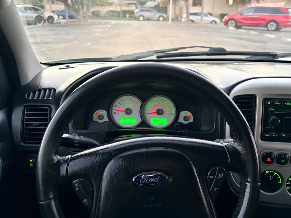 2007 Ford Escape - Image 16 of 18