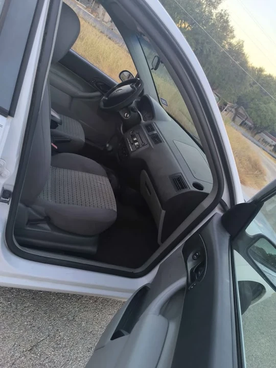 2007 Ford Focus 2nd Gen - Image 9 of 13
