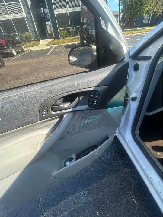 2007 Ford Focus 2nd Gen - Image 7 of 10