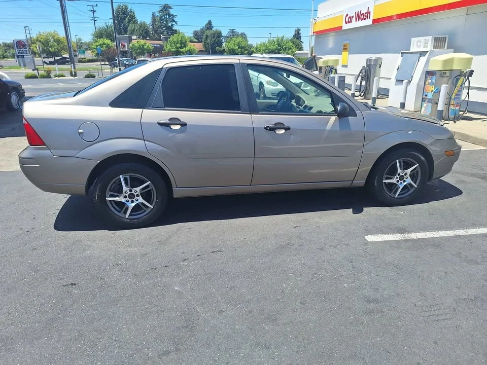 2007 Ford Focus 2nd Gen - Image 2 of 4