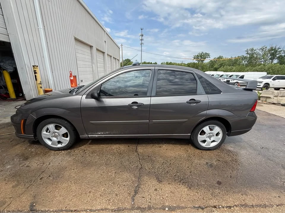 2007 Ford Focus 2nd Gen - Image 7 of 13