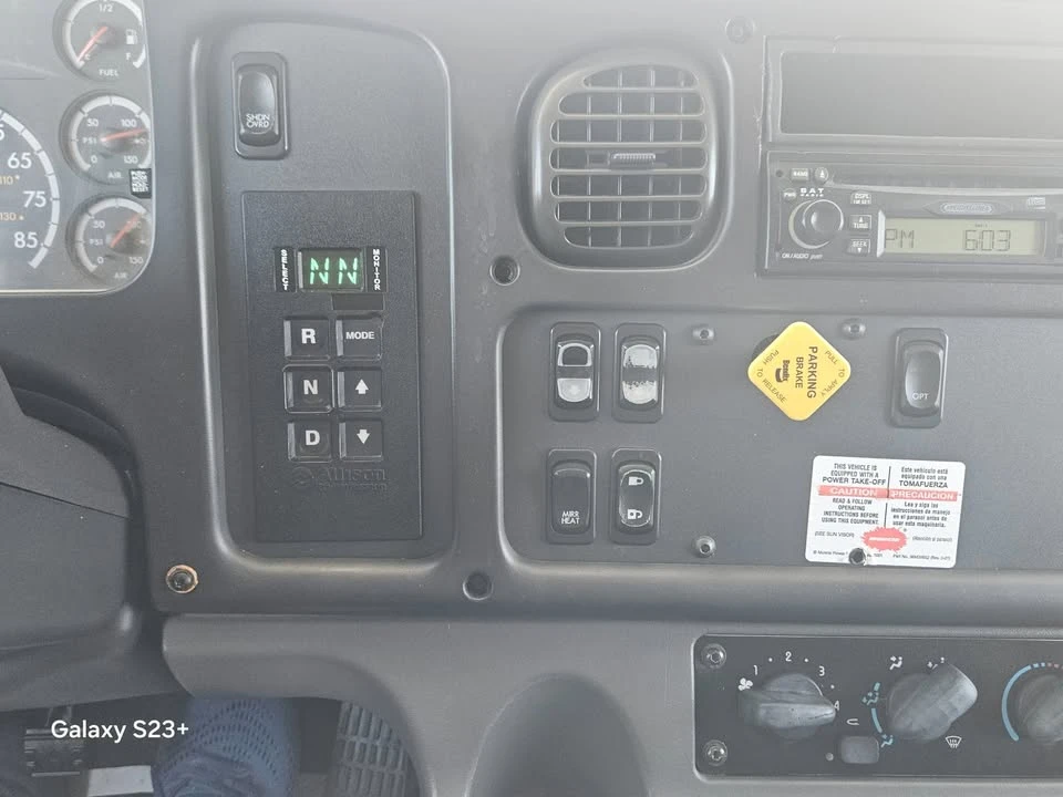 2007 Freightliner - Image 9 of 20