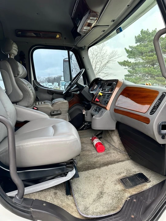 2007 Freightliner - Image 22 of 26