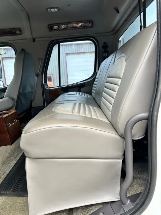 2007 Freightliner - Image 24 of 26