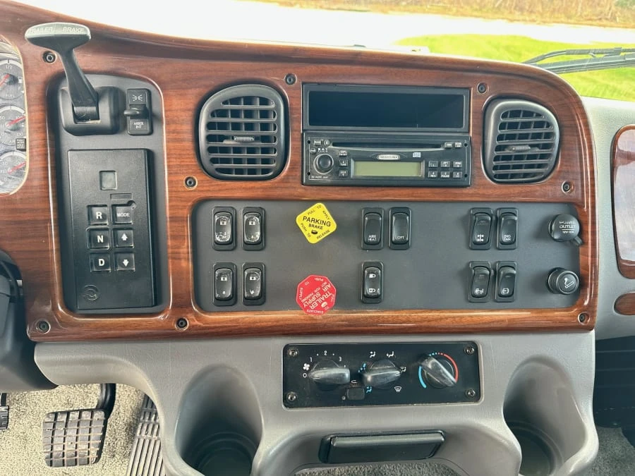 2007 Freightliner - Image 14 of 26