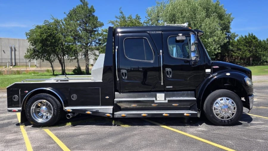 2007 Freightliner - Image 2 of 17