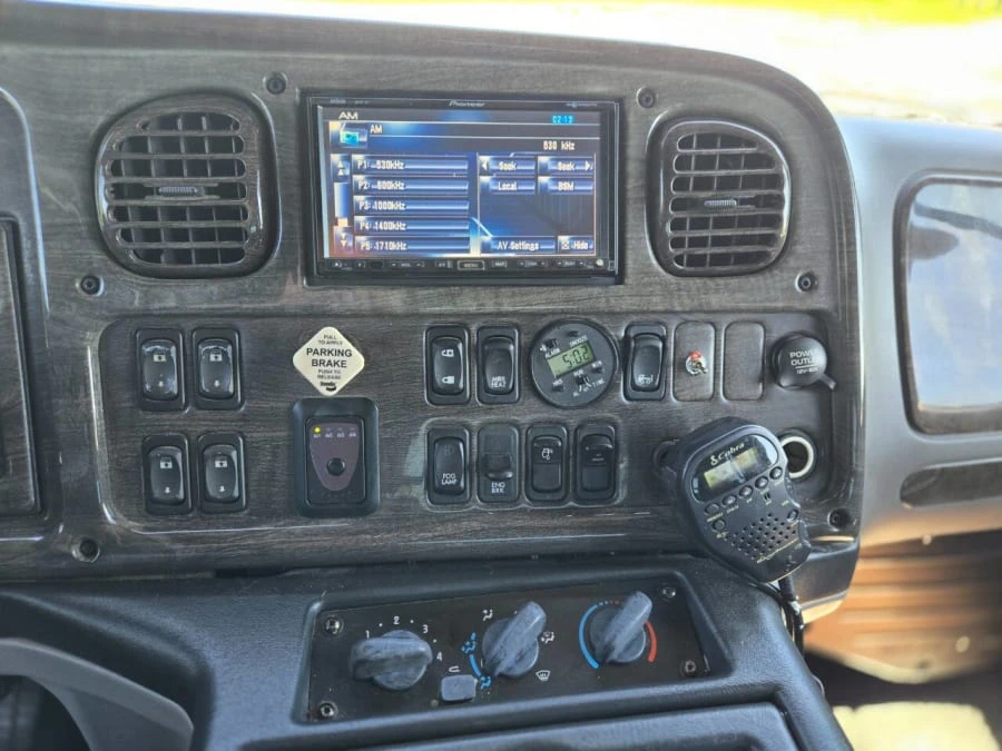 2007 Freightliner - Image 15 of 17