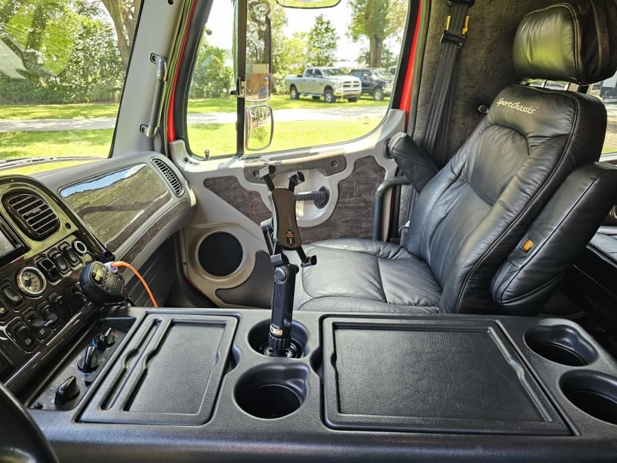 2007 Freightliner - Image 7 of 19