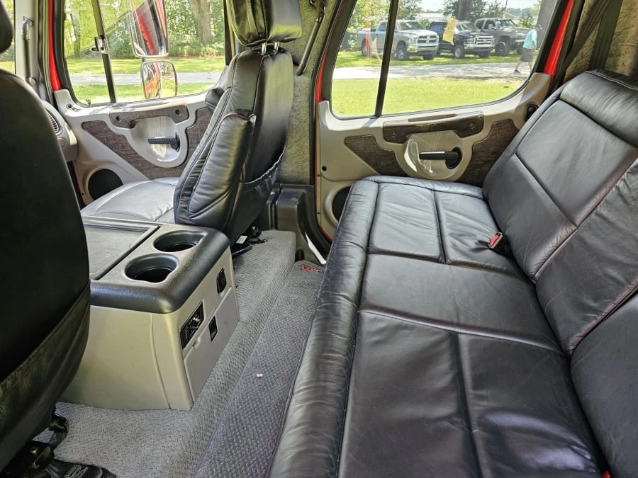 2007 Freightliner - Image 10 of 19