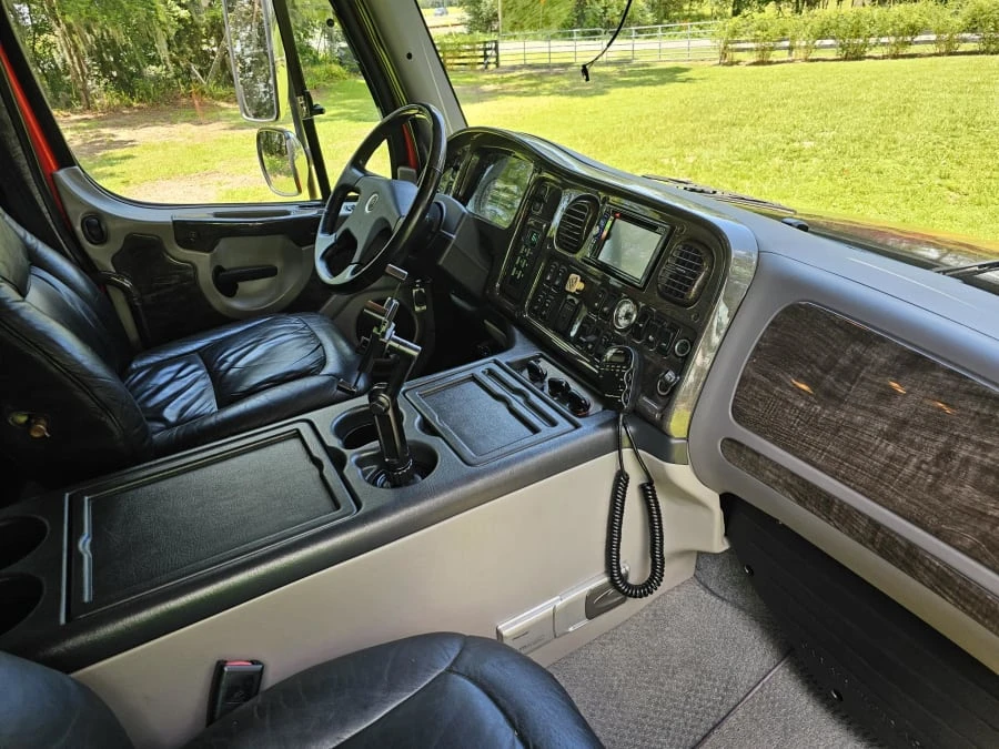 2007 Freightliner - Image 8 of 19