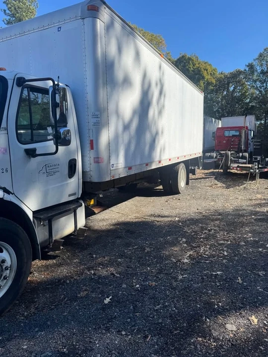 2007 Freightliner - Image 2 of 9