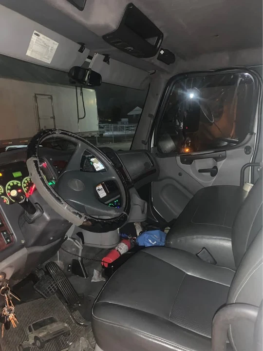 2007 Freightliner - Image 5 of 12