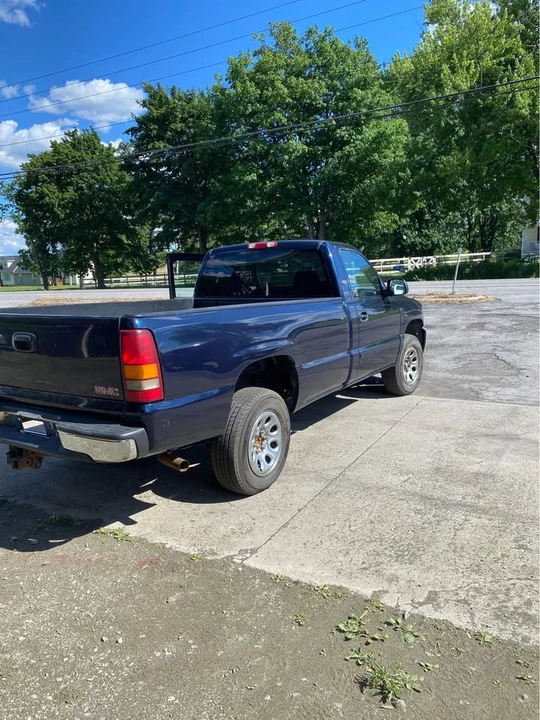 2007 GMC Sierra 3rd Gen - Image 2 of 9