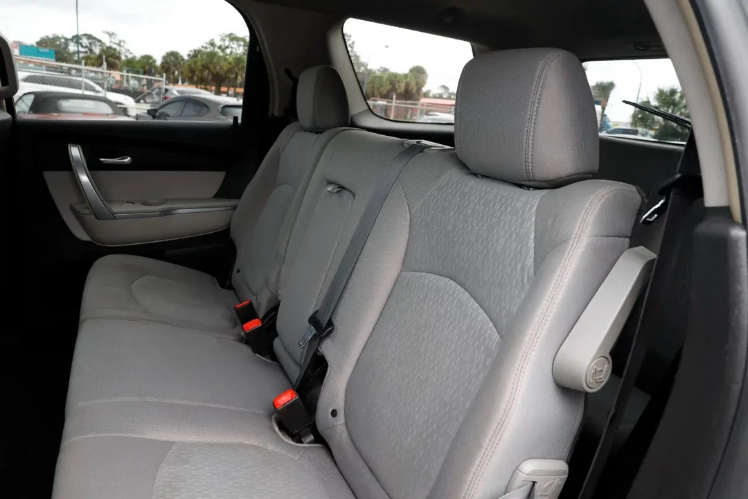 2007 GMC Acadia - Image 10 of 12
