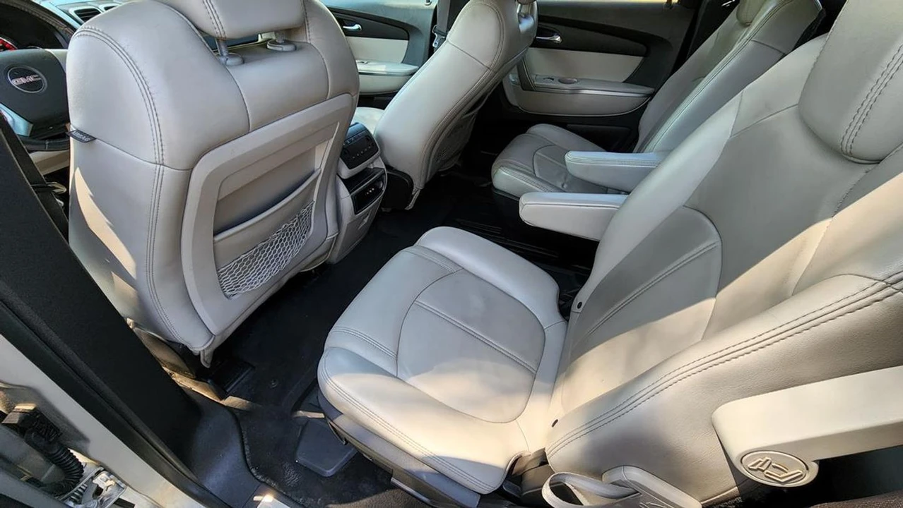 2007 GMC Acadia - Image 16 of 21