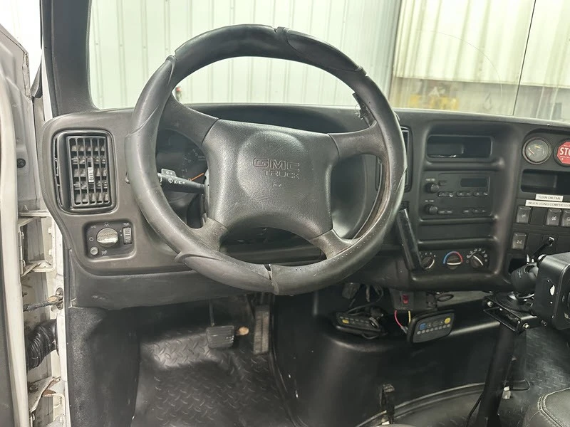 2007 GMC TopKick - Image 8 of 12