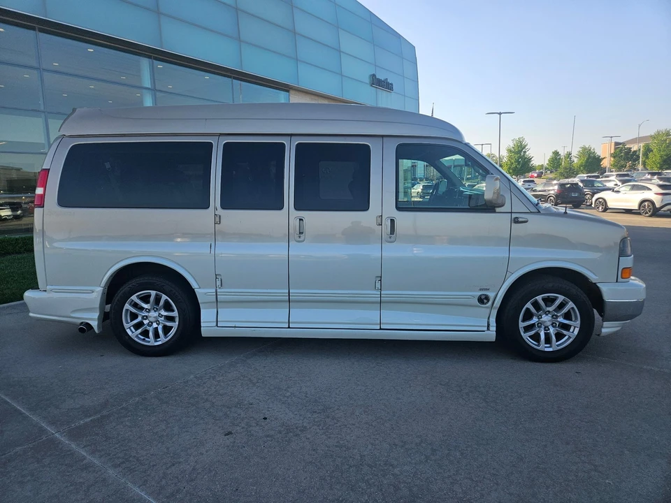 2007 GMC Savana - Image 8 of 31