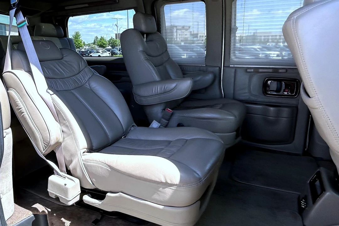 2007 GMC Savana - Image 18 of 31