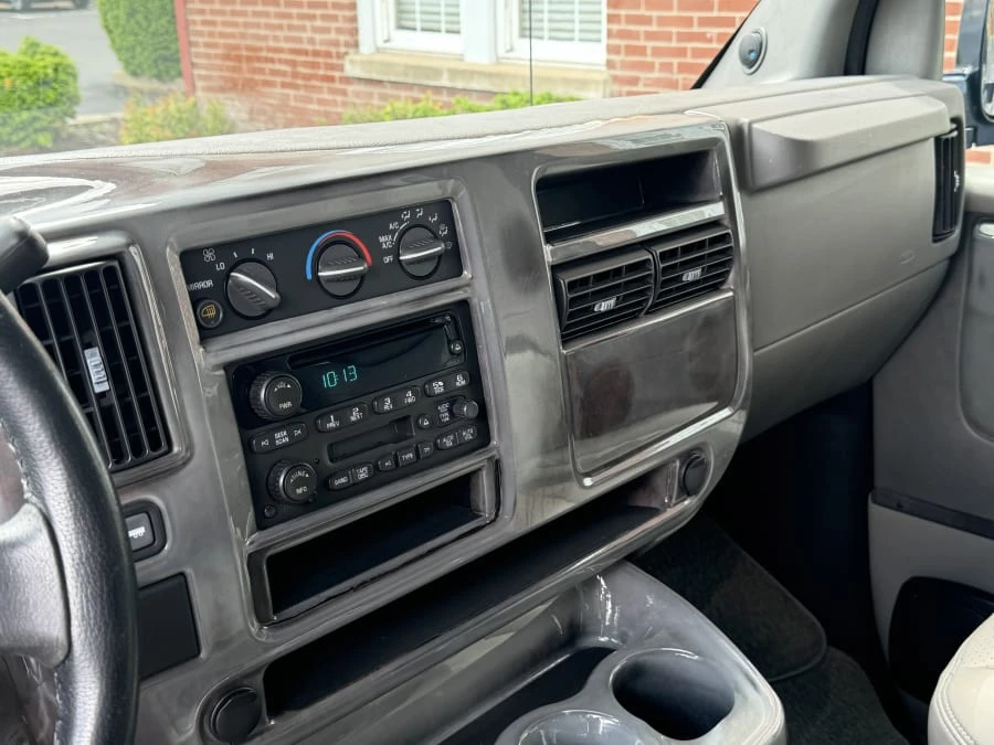 2007 GMC Savana - Image 10 of 17