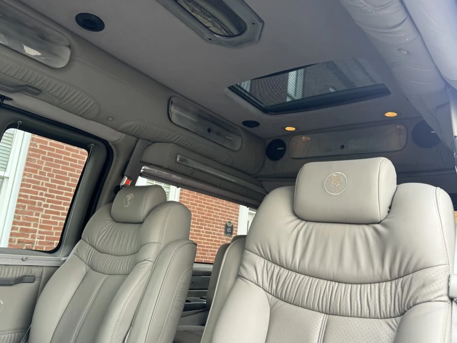 2007 GMC Savana - Image 8 of 17