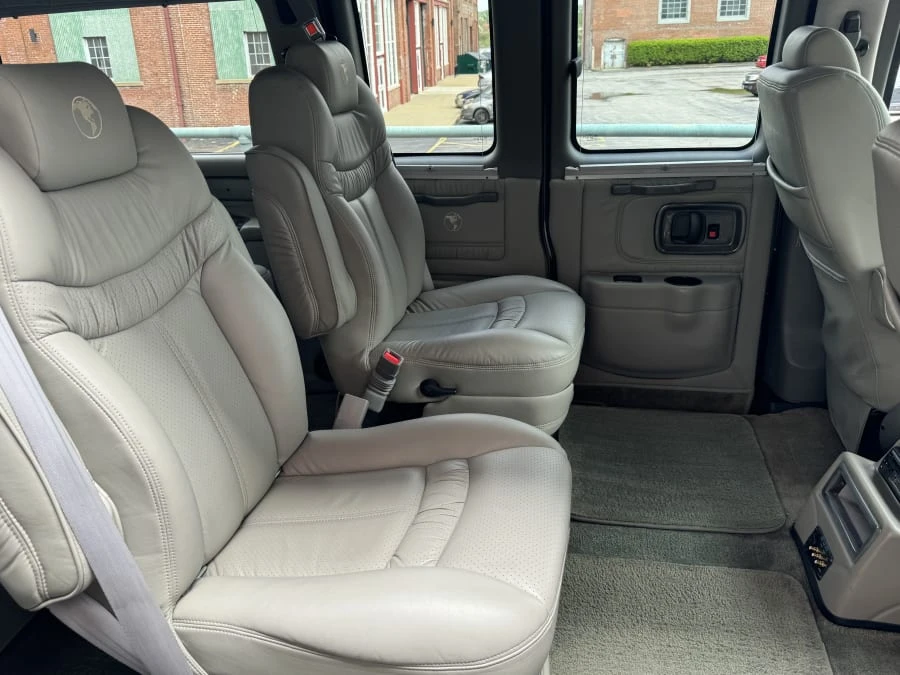 2007 GMC Savana - Image 11 of 17