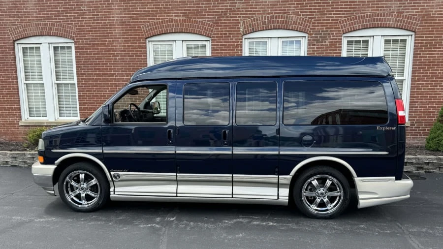 2007 GMC Savana - Image 2 of 17