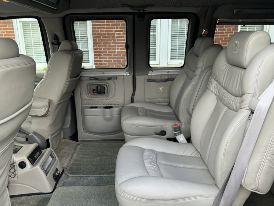 2007 GMC Savana - Image 7 of 17