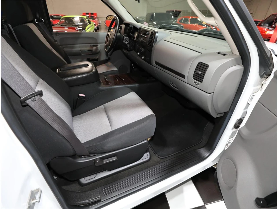 2007 GMC Sierra 2nd Gen - Image 4 of 31