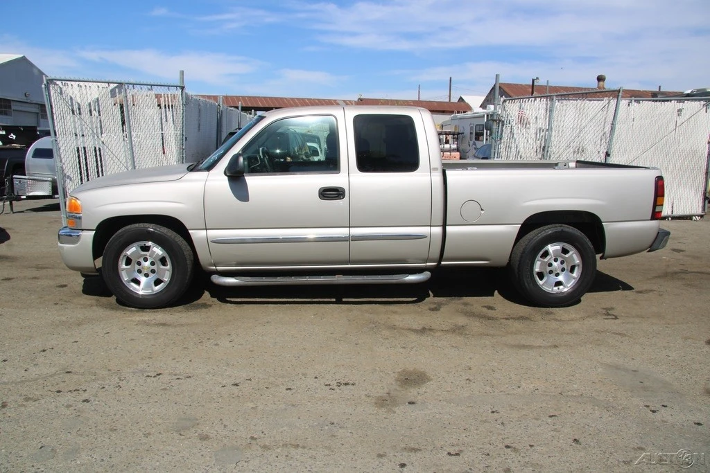 2007 GMC Sierra 2nd Gen - Image 3 of 21