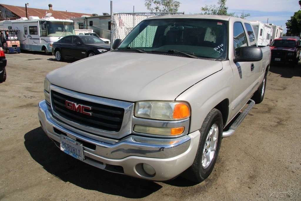 2007 GMC Sierra 2nd Gen - Image 2 of 21
