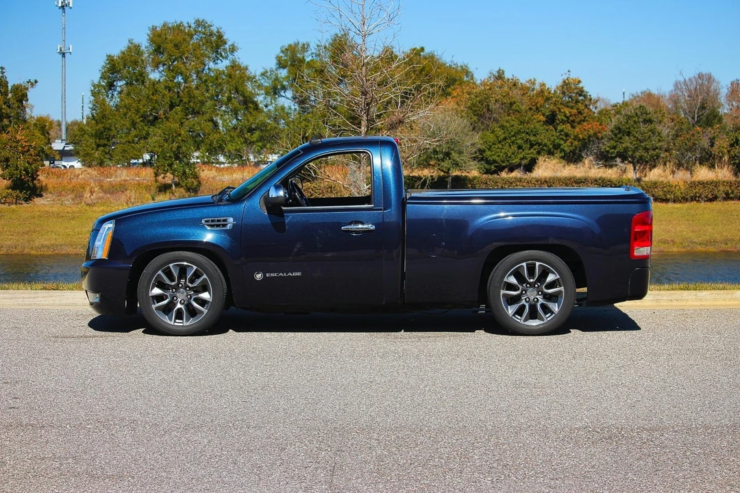 2007 GMC Sierra 2nd Gen - Image 2 of 31