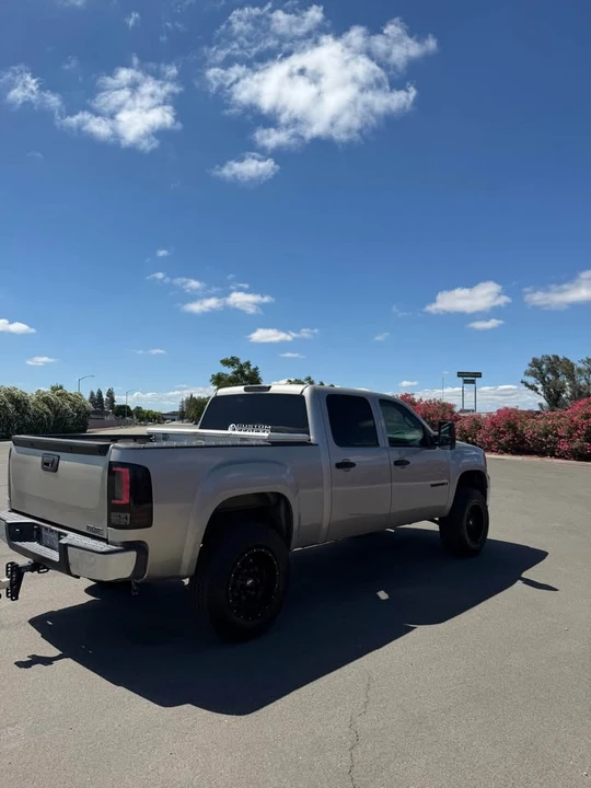 2007 GMC Sierra 3rd Gen - Image 3 of 9