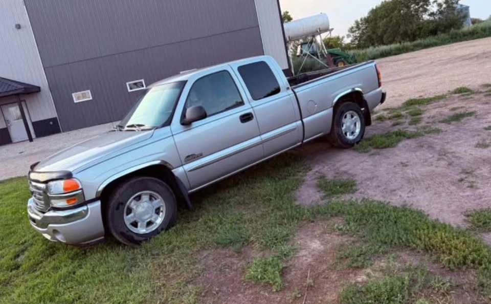 2007 GMC Sierra 3rd Gen - Image 2 of 5