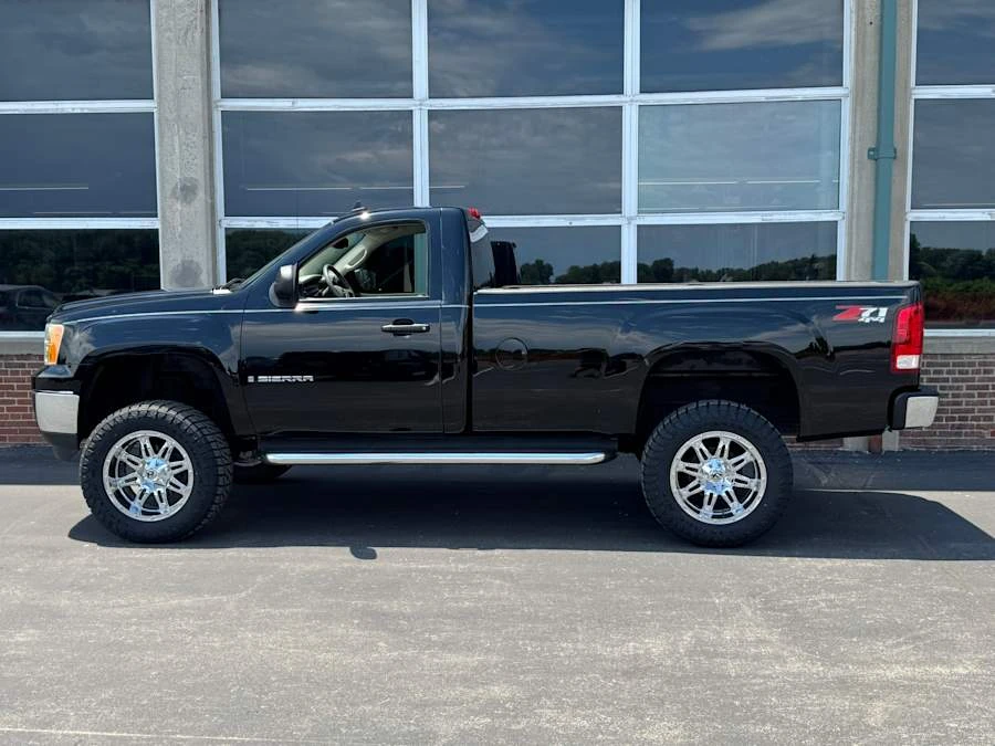 2007 GMC Sierra 3rd Gen - Image 2 of 12