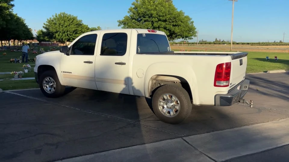 2007 GMC Sierra 2nd Gen - Image 2 of 6