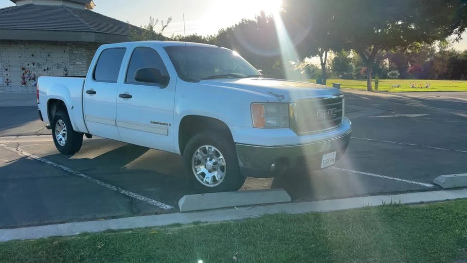 2007 GMC Sierra 2nd Gen - Image 3 of 6