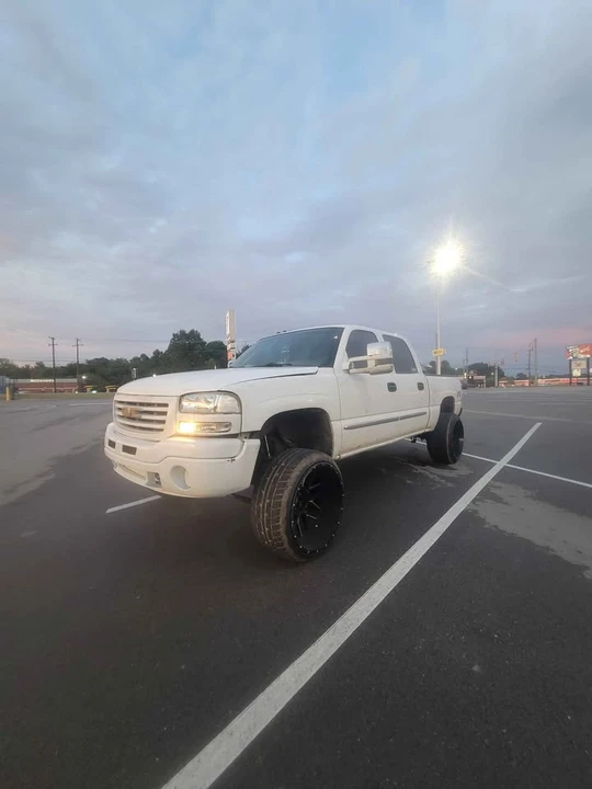 2007 GMC Sierra 2nd Gen - Image 5 of 20