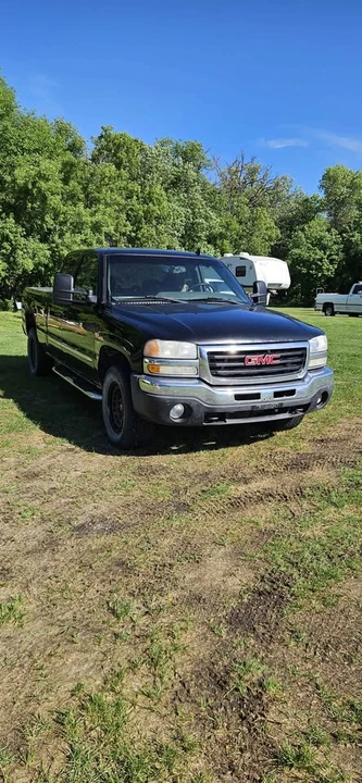 2007 GMC Sierra 2nd Gen - Image 2 of 9
