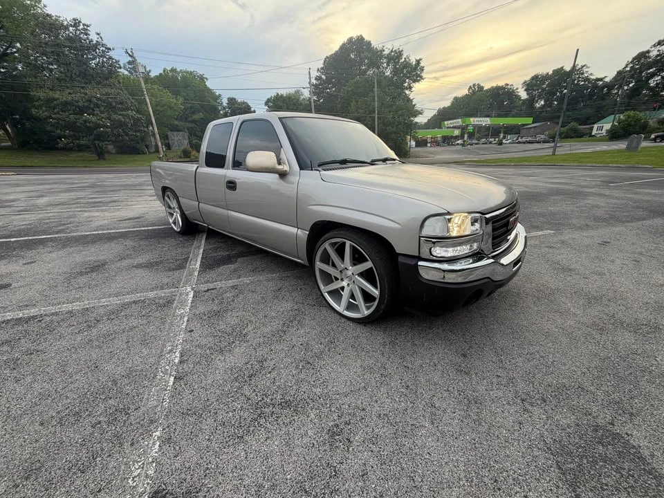 2007 GMC Sierra 2nd Gen - Image 2 of 5