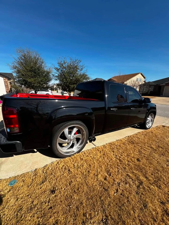 2007 GMC Sierra 2nd Gen - Image 2 of 10